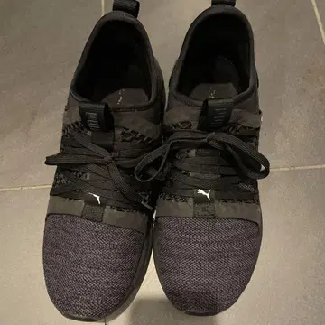 PUMA 블랙스니커즈 뜨개질 디자인