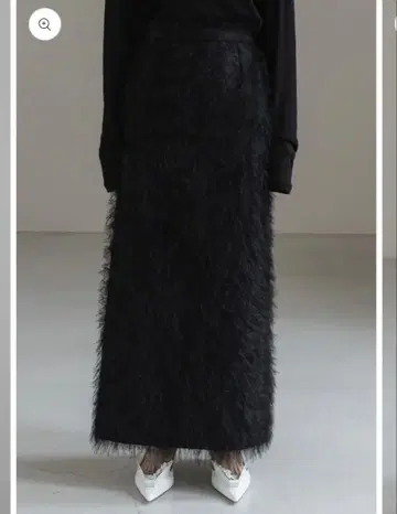NEAU 택 포함 페더 마감 블랙 타이트 스커트
