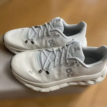 Cloudtilt 스니커즈 24.5cm 화이트