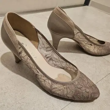 새상품급 DIANA 펌프스 24cm
