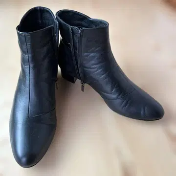 히미코 블랙 가죽 숏부츠