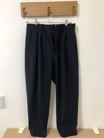 투모로우랜드 테이퍼드 슬랙스