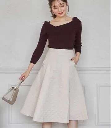 토코 클로젯 [ 엠보싱 퀼팅 턱 플레어 스커트 ] Msize