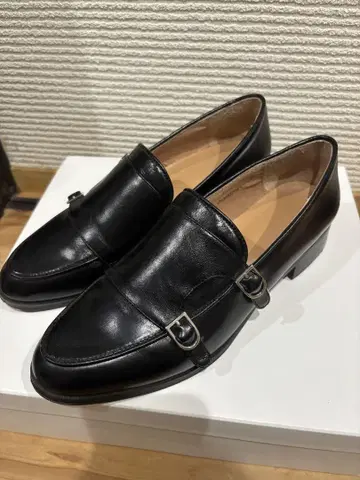 A de Vivre 로퍼