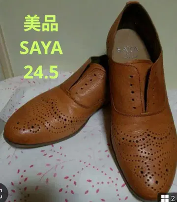 새상품급 SAYA 메달리온 슬립온
