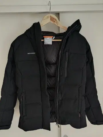 마무트 (MAMMUT) 다운 자켓 여성용 후드 부착