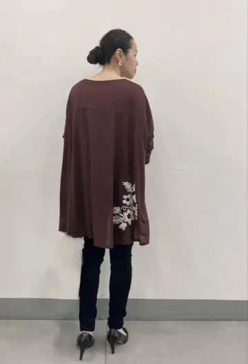 BEARDSLEY 뒷면 자수 티셔츠