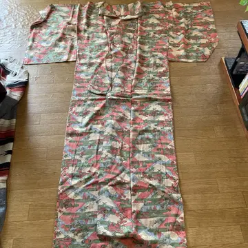 코몬 기모노 다색의 산과 건물 무늬