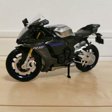 야마하 YZF-R1M 1/12 스케일 모델 바이크