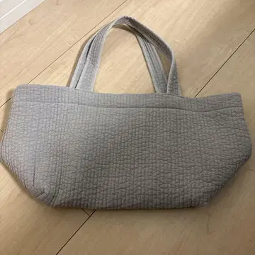 그레이 퀼팅 토트백