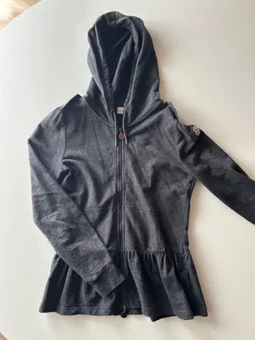 최종 가격 MONCLER 다크 그레이 후드 부착 후드티 페플럼