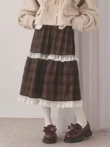 merryjenny 턱 프릴 미디 스커트 브라운
