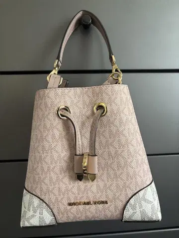 MICHAEL KORS 핑크 드로우 스트링 백