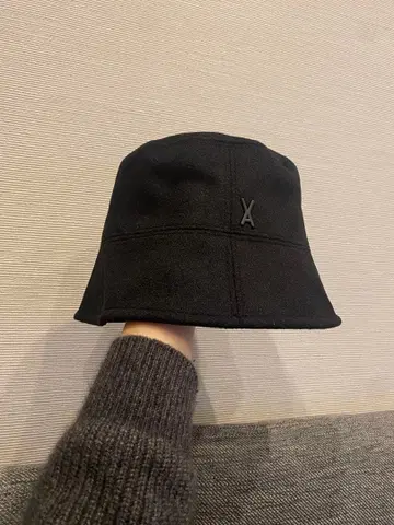 VARZAR Stud drop over fit bucket hat