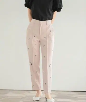 [ 새상품 ] Fitmore 데이지 자수 테이퍼드 팬츠 M