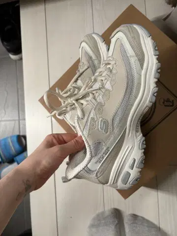 [ 스케쳐스 ] 슬립인즈 딜라이츠 스무스 노스탤지어