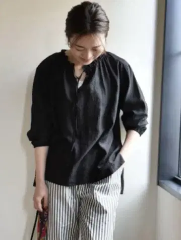 OURHOME 아워홈 개더 프릴 블라우스 리본 블랙