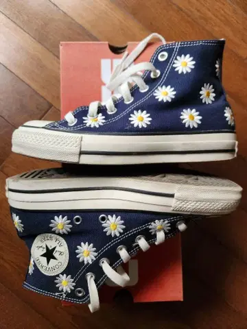Converse 네이비 데이지 패턴 자수 하이컷 스니커즈 23.5