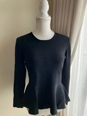 새상품급 PLST 페플럼 상의 긴팔 블랙 무지 심플 M