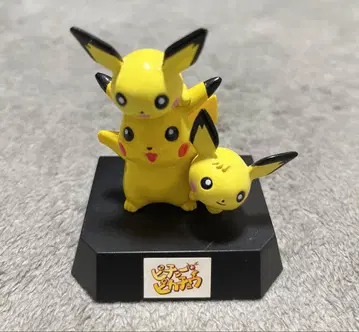 포켓몬 피츄와 피카츄 피규어