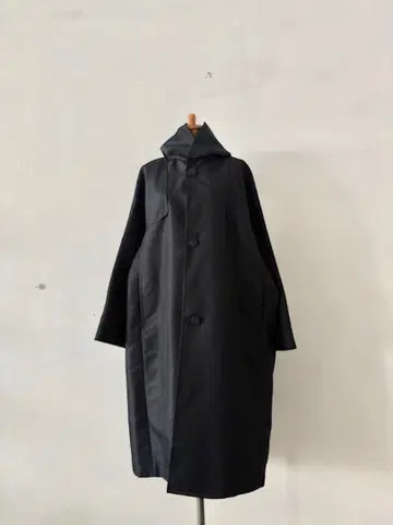 [ 새상품급 ] GALERIE VIE 쉐이프 메모리 후디드 래글런 코트