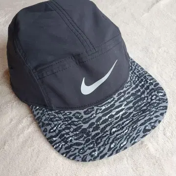 [ 레어 새상품급 ] NIKE 러닝 캡 AW84 DRI-FIT 블랙