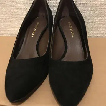 BRUNOMAGLI 블랙 스웨이드 하이힐 펌프스