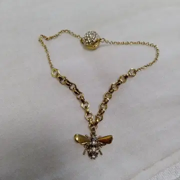 swarovski 벌 모티브 골드 컬러 팔찌
