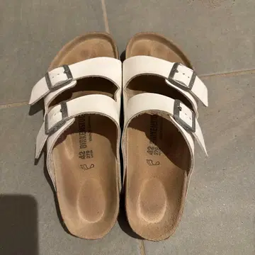 BIRKENSTOCK 화이트 샌들 42