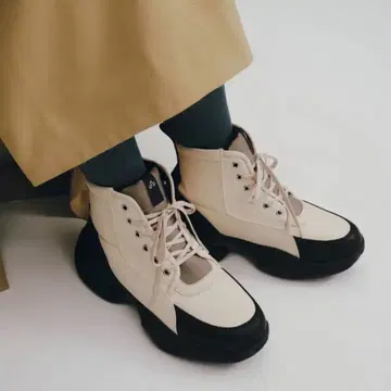 OAO FLARE 하이컷 스니커즈 화이트/블랙