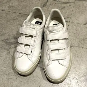 VEJA 화이트 벨크로 스니커즈