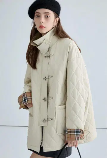 [ CHIC & THINGS ] 절개 퀼팅 코튼 자켓