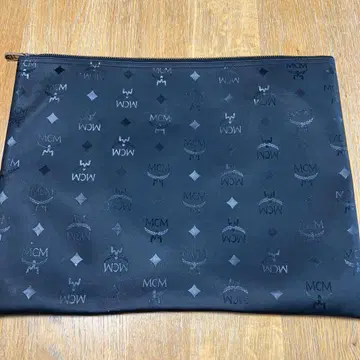MCM 블랙 클러치백