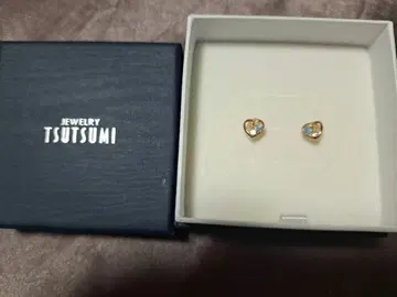 TSUTSUMI 하트형 골드 오팔 귀걸이