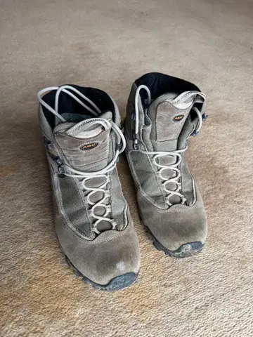 등산화 하이컷 AKU