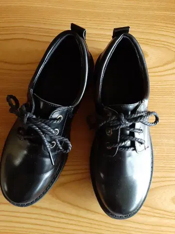 블랙 레이스업 슈즈 22.5cm