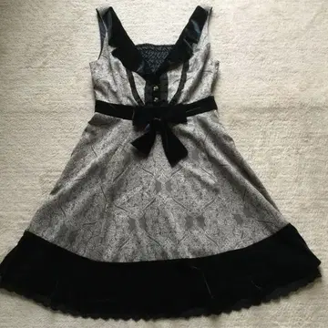 새상품 택 없음 엑시즈팜 리본 포함 클래시컬 점프 스커트 블랙