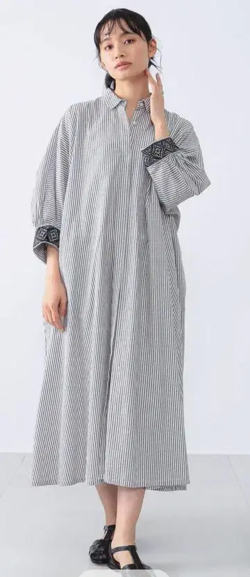 누키테파 BEAMS 별주 스트라이프 자수 셔츠 원피스
