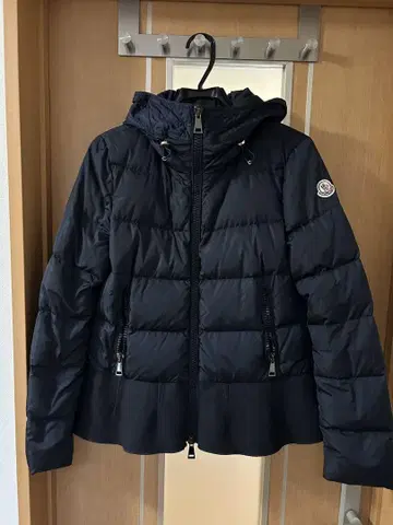 월말 가격!! MONCLER NESEA 사이즈 2 네세아 네이비