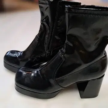 가격 인하 중 찰스 앤 키이스 아름다운 블랙 광택 지퍼 부츠