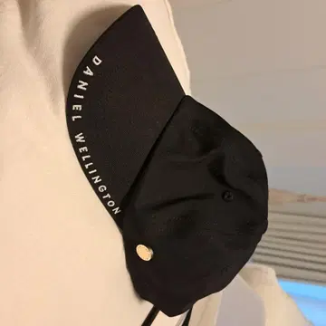DANIEL WELLINGTON 블랙 캡