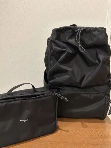 Hugoo 블랙 럭색과 파우치 세트
