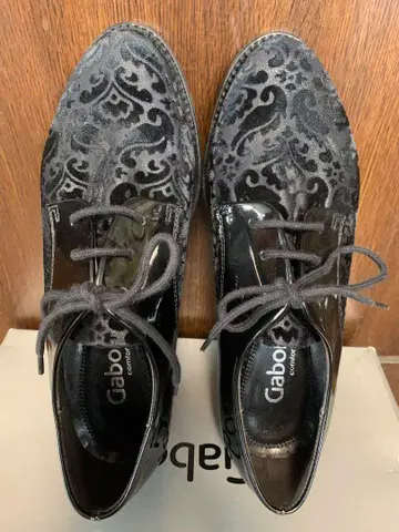 Gabor 블랙 에나멜&벨벳 다마스크 무늬 슈즈