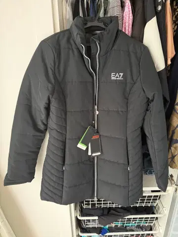 EA7 그레이 다운 자켓
