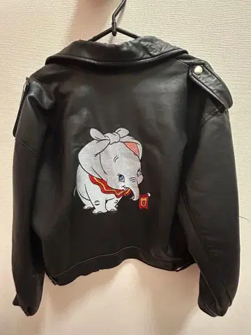 덤보 자수 블랙 가죽 라이더 자켓