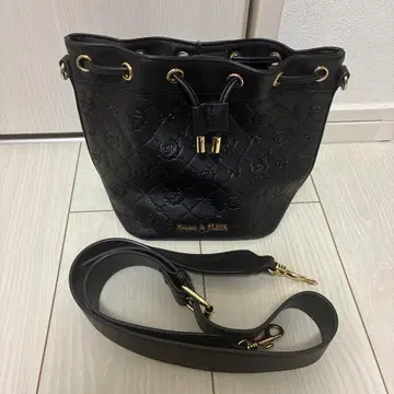 Maison de FLEUR 블랙 버킷 백