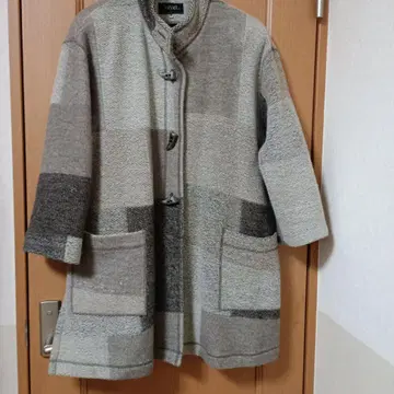 그레이 계열 패치워크 디자인 체스터 코트