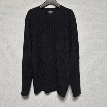 A.P.C. 네이비 입체 가공 울 니트