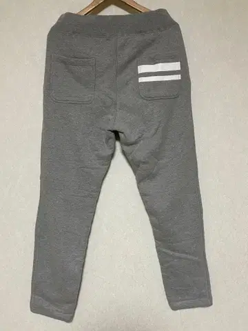 모모타로 진 스웨트 팬츠