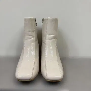 화이트 합성 피혁 숏부츠